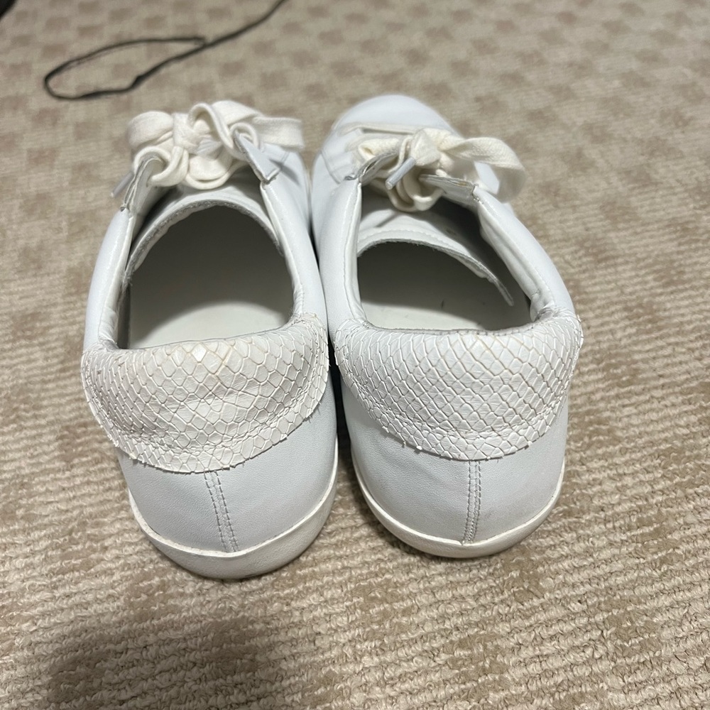 White sneakers - Picture 2 of 4